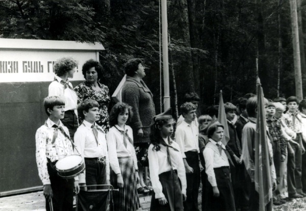 Пионер-лагерь "Огонек". 1980-ый г. Начальник лагеря Романова Зоя Никифоровна.