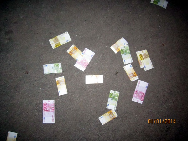 На новый год в Косино, деньги валялись просто на земле...