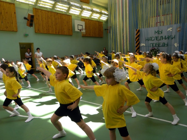 Спортивный праздник 2010 в школе №1022-2
