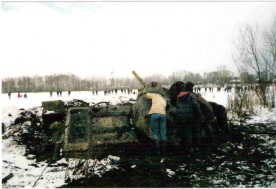 Как обещал,фотки танка который подняли с о дна Черного озера!