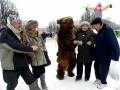 На масленице в Косино, пьяный медведь приставал к мирным жителям!)