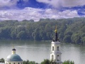 Вид на озеро и храм