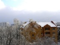 Недостроенная гостиница в снегу